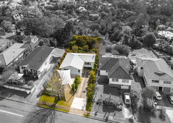  at 6 Monarch Avenue, Hillcrest, North Shore City, Auckland