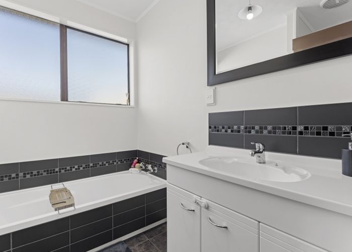  at 9 Pluto Place, Milson, Palmerston North