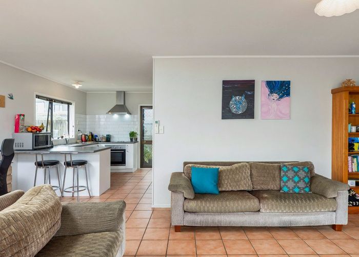  at 3/6 Harding Avenue, Te Atatu South, Waitakere City, Auckland
