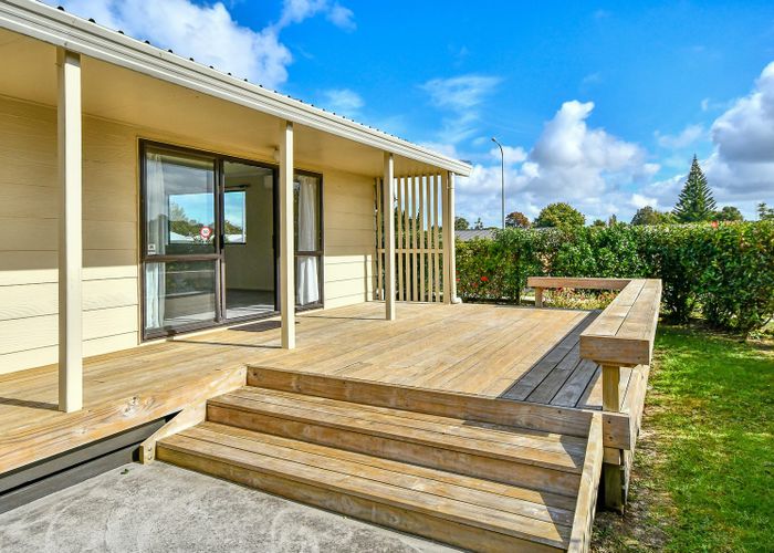  at 1/60 Redcrest Ave, Red Hill, Papakura, Auckland