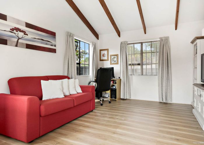  at 2/3 Aralia Road, Sunnynook, Auckland