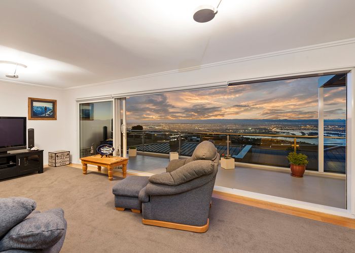  at 9 Stoneyridge Close, Mount Pleasant, Christchurch