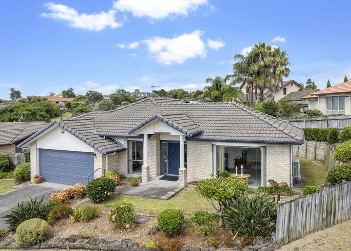  at 6 Rosebay Rise, Henderson, Auckland