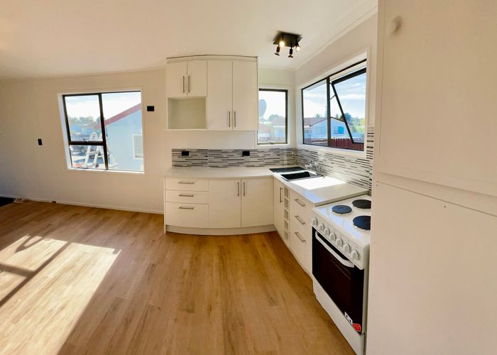  at 9 Treviso Place, Clover Park, Auckland