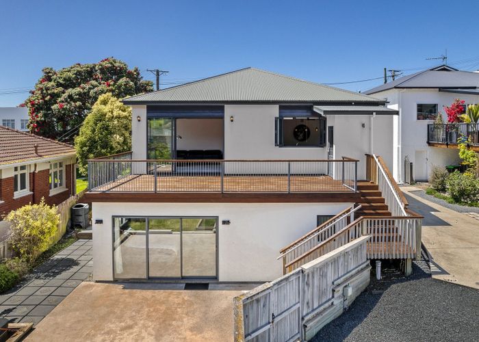  at 28 Cliffs Road, Saint Clair, Dunedin