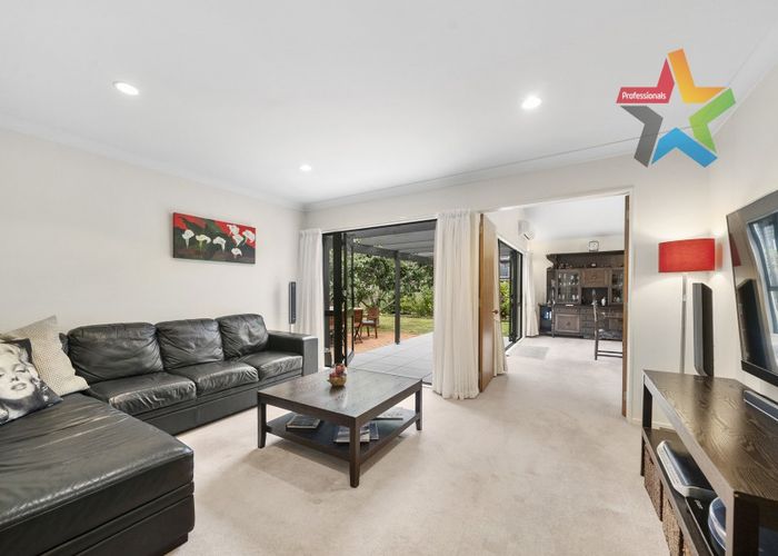  at 6 Oakmont, Heretaunga, Upper Hutt