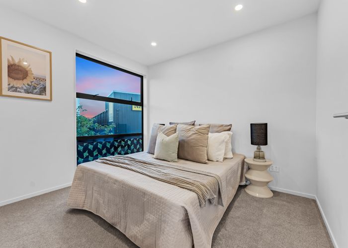  at 2-7/1 Waiohua Road, Greenlane, Auckland City, Auckland