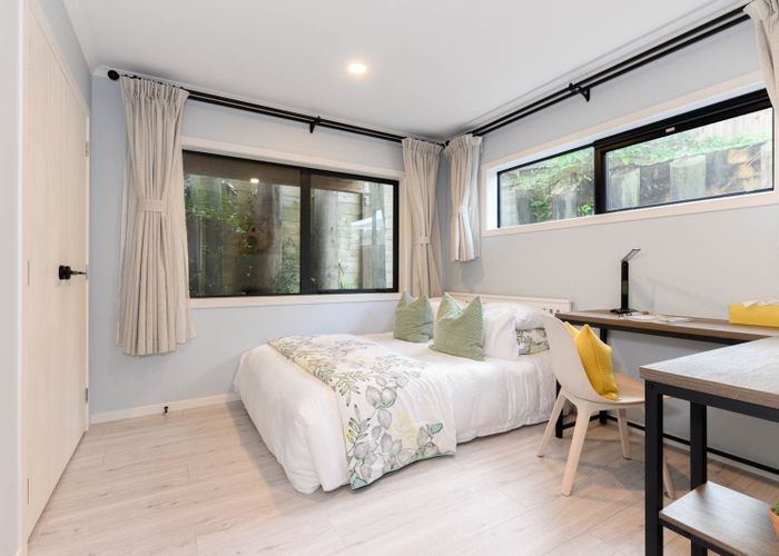  at 33d Wairau Road, Forrest Hill, North Shore City, Auckland