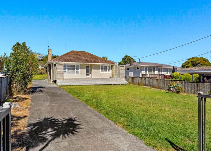  at 4 Duncan Avenue, Te Atatu South, Waitakere City, Auckland