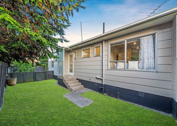  at 2/27 Waimana Road, Conifer Grove, Papakura, Auckland