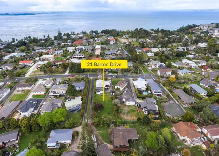  at 21 Barron Drive, Green Bay, Auckland