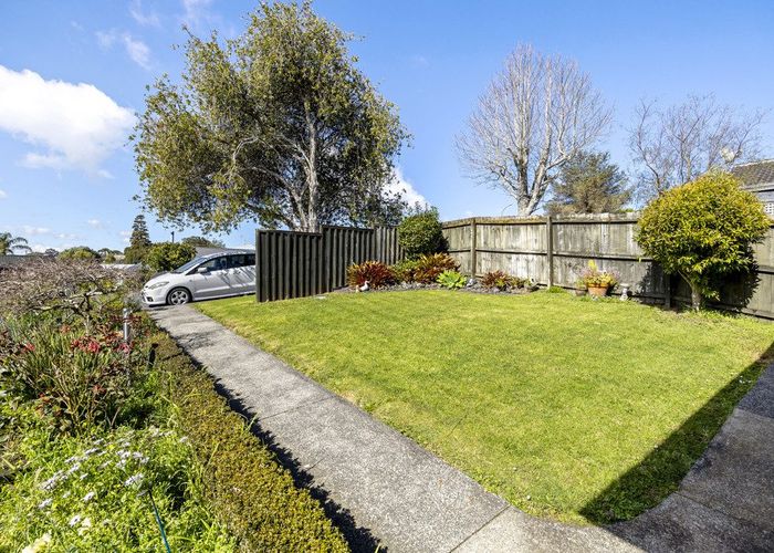  at 8 Sunnyridge Place, Hillsborough, Auckland