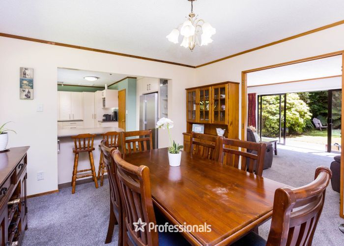  at 8 King Charles Drive, Kingsley Heights, Upper Hutt