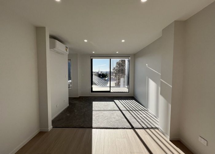  at 3/10 Fairclough Road, Beach Haven, North Shore City, Auckland
