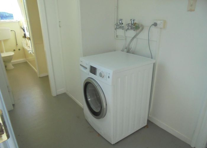  at 11A Grosvenor Terrace (Lower Flat), Wadestown, Wellington, Wellington