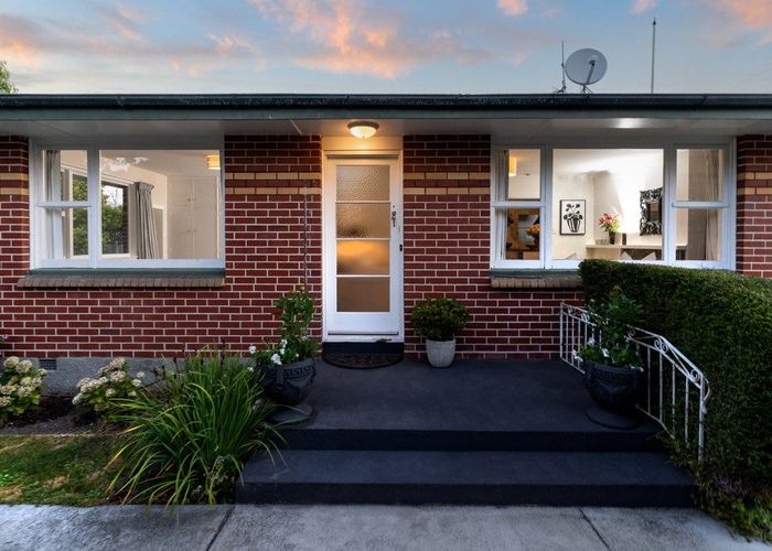  at 2/10 Bretts Road, St Albans, Christchurch