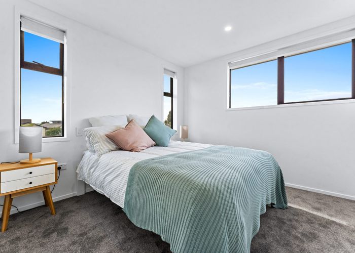  at 10 Fathom Place, Te Atatu Peninsula, Waitakere City, Auckland