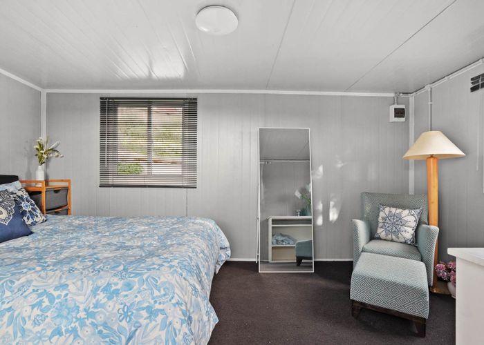  at 9 Rangeview Road, Sunnyvale, Auckland