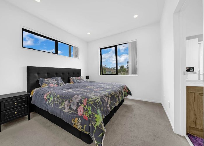  at 2/42 Woodside Road, Massey, Waitakere City, Auckland