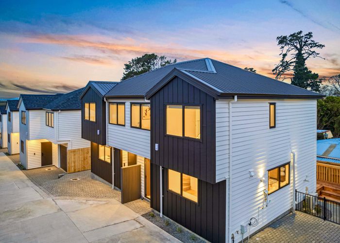  at 8 Ayrton Street, Te Atatu South, Waitakere City, Auckland