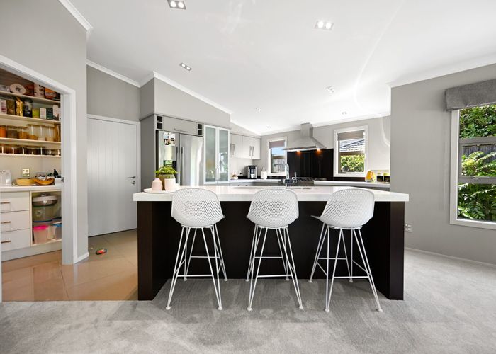  at 10 Tallentire Crescent, Huntington, Hamilton