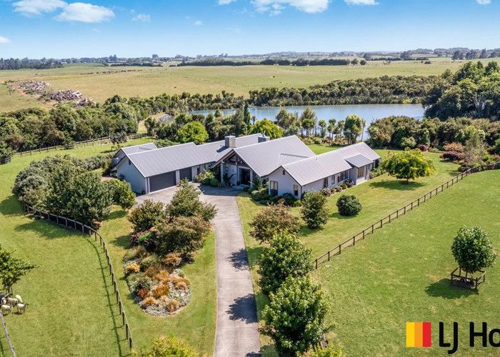  at 98 Bushlake Way, Papakura