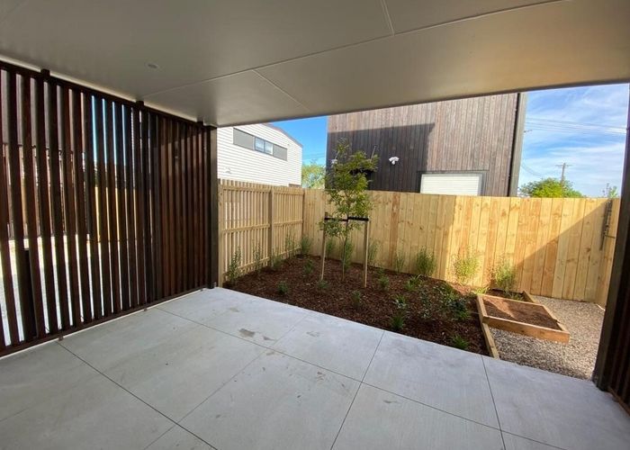  at 2/5 Brandon Road, Glen Eden, Waitakere City, Auckland