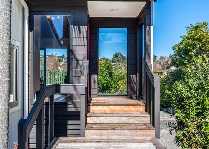  at 10 Oliver Twist Avenue, Mellons Bay, Manukau City, Auckland