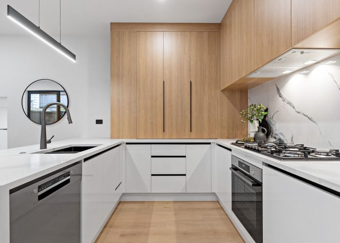  at 72 Selwyn Crescent, Forrest Hill, North Shore City, Auckland