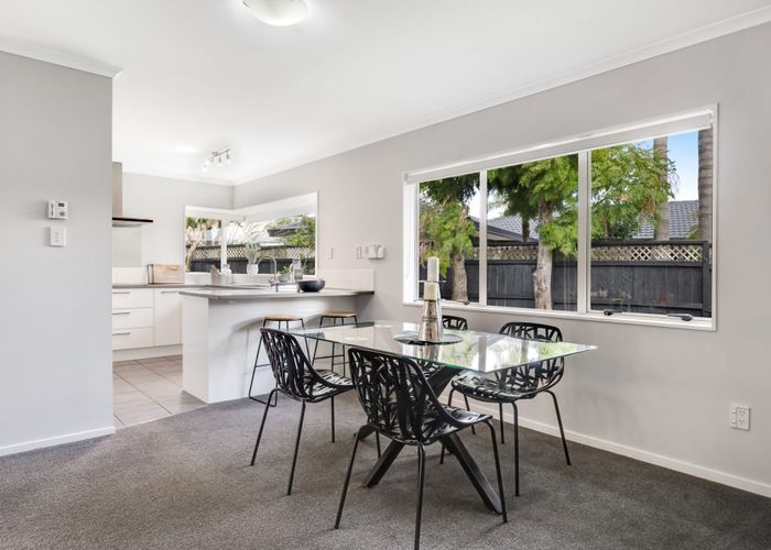  at 20 John Lister Close, Golflands, Auckland