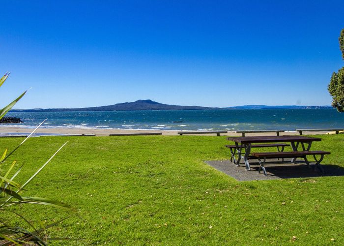  at 9a The Esplanade, Castor Bay, North Shore City, Auckland