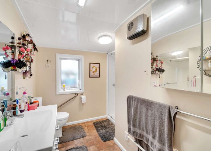  at 5 Merrie Creek Road, Clinton