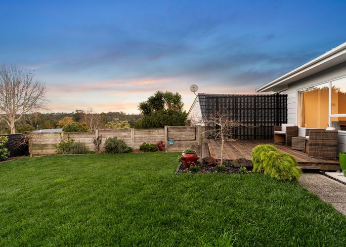 at 2/1 Hiwihau Place, Glenfield, North Shore City, Auckland