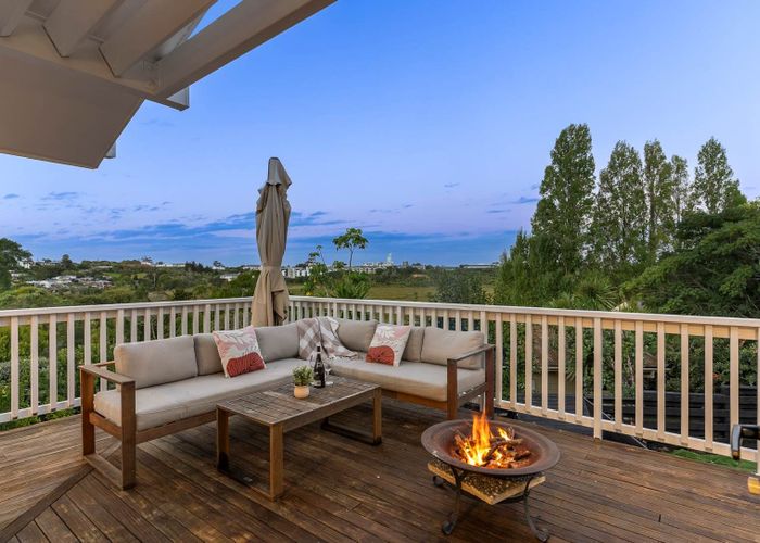  at 42 Deuxberry Avenue, Northcote, Auckland