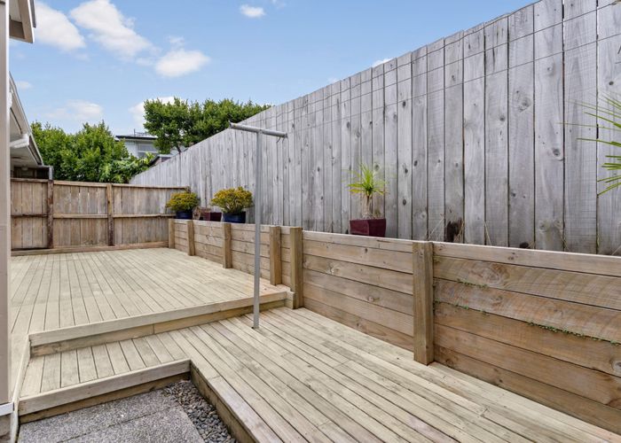  at 2/1 Flagstaff Place, Massey, Waitakere City, Auckland