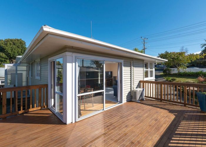  at 15 Kelwyn Road, Kelston, Waitakere City, Auckland