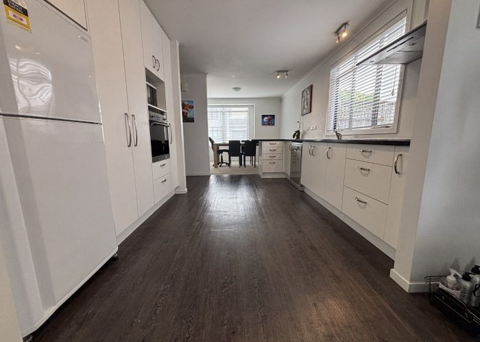  at 33 Vinograd Drive, Te Atatu Peninsula, Waitakere City, Auckland