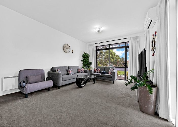  at 17/2 Armoy Drive, East Tamaki, Manukau City, Auckland