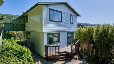  at 1A Sunrise Blvd, Tawa, Wellington