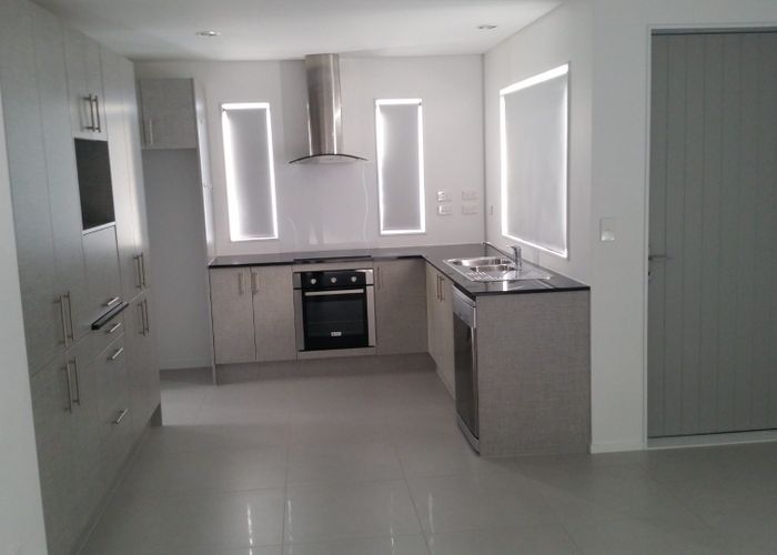  at 30A Powrie st, Glenfield, North Shore City, Auckland