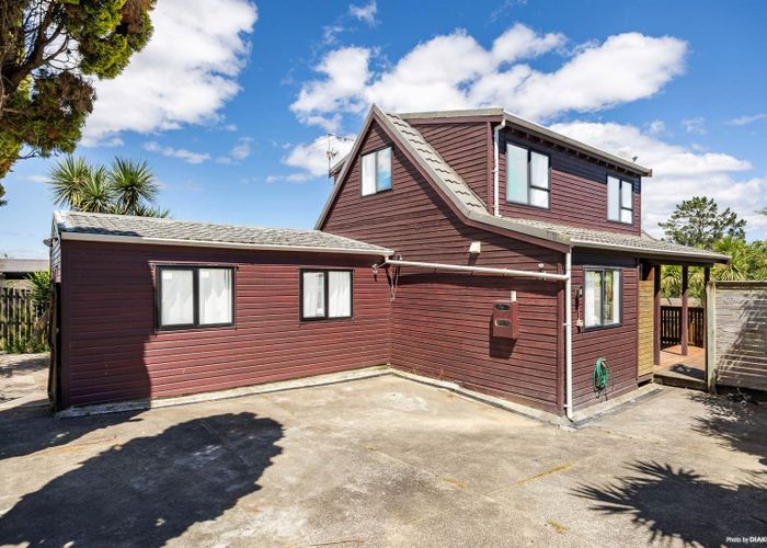  at 2/16 Moxham Grove, Massey, Waitakere City, Auckland