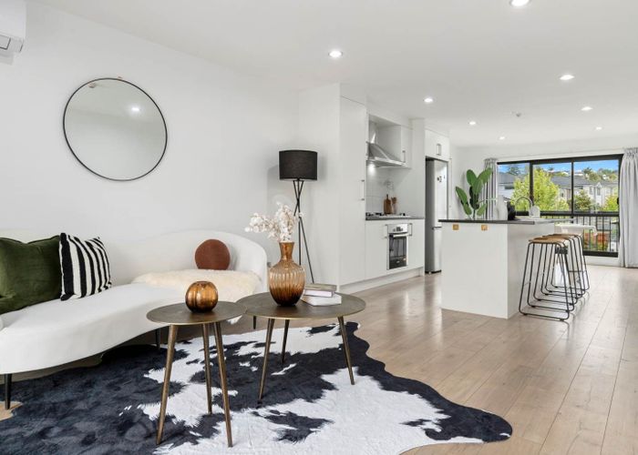  at 3/5 Perekia Street, Albany, Auckland