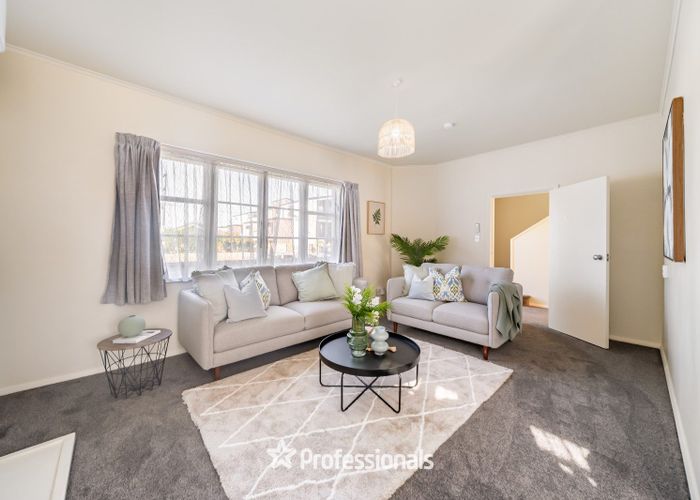  at 215 Knights Road, Lower Hutt, Lower Hutt, Wellington