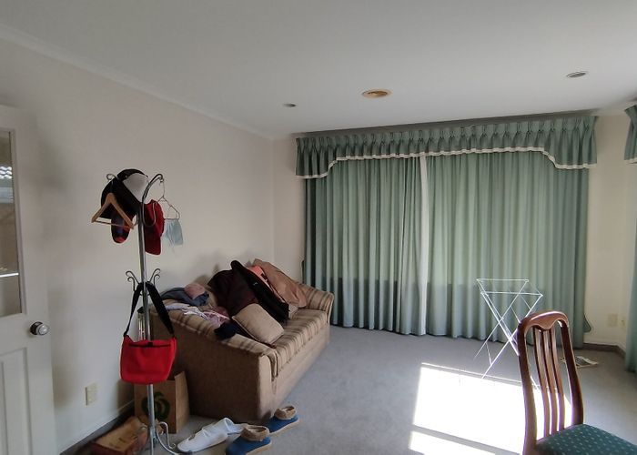  at 24 Huntington Drive, Huntington, Hamilton