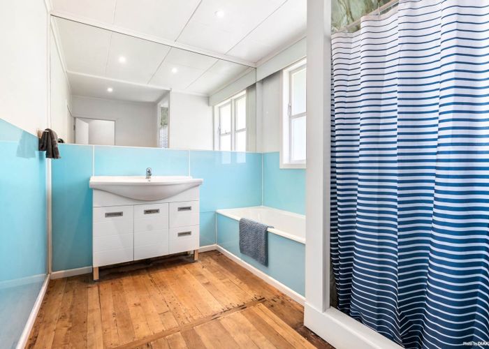 at 1/40 Verbena Road, Birkdale, Auckland