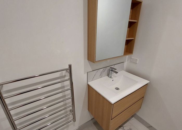  at 6/21 Awaroa Road, Sunnyvale, Auckland