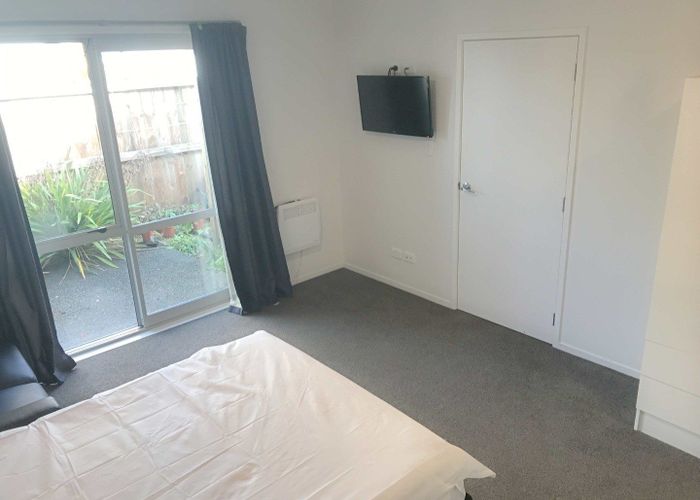  at 6/2 Palmerston Street (Room B), Hamilton City Central, Hamilton, Waikato