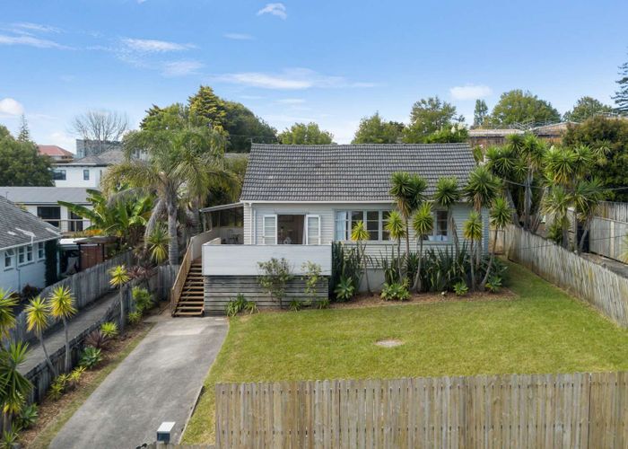  at 17 Blacklock Ave, Henderson, Waitakere City, Auckland