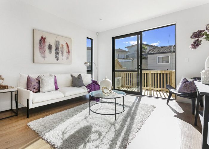  at 5/7 Cedar Heights Avenue, Massey, Auckland
