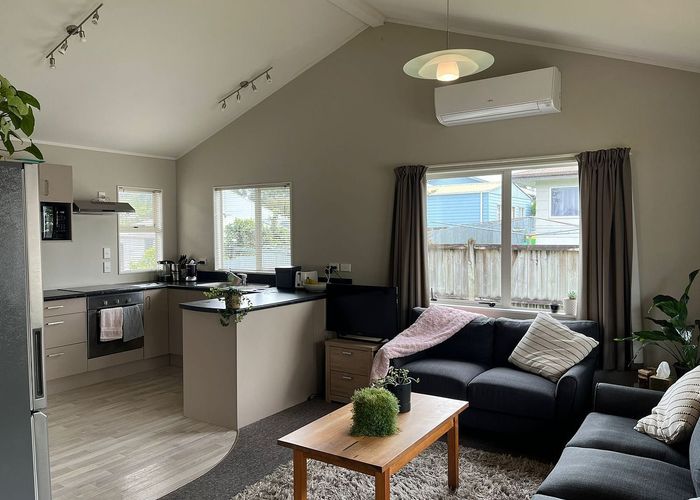  at 15 Kiwi Avenue, Forest Lake, Hamilton